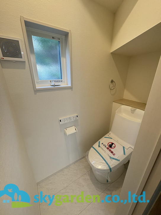 藤沢市高倉9期　新築戸建　全2棟2号棟のトイレ|清潔感のあるトイレです