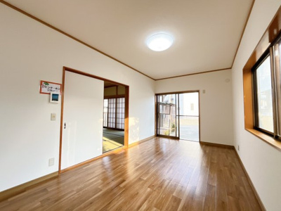 【居間・リビング】 | 上里町七本木　中古住宅