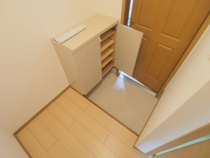 ニュークレストール光ケ丘の玄関