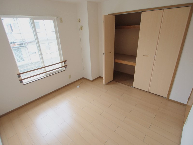 ニュークレストール光ケ丘の洋室