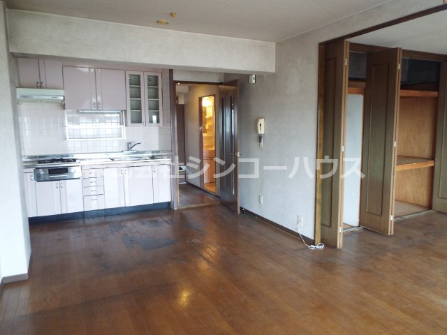 【居間・リビング】 | 第二サンライズ伊奈 | 約18.3帖の広々としたゆとりあるLDKがポイント！