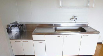 北海道恵庭市　一棟マンションのキッチン