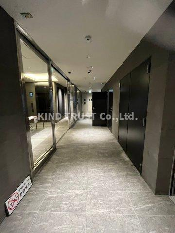 コンフォリア・リヴ南森町Ⅱのロビー|ゆとりのあるロビーです