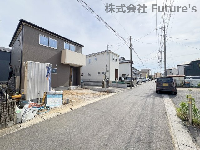 三郷市彦野1丁目　新築戸建　全1棟の前面道路含む現地写真|前面道路含む現地写真です。
