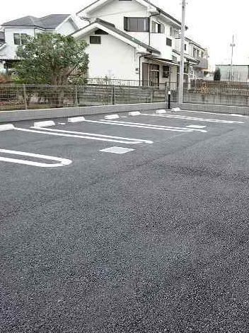 シェヴーの駐車場