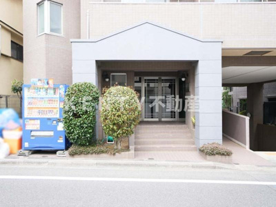 【エントランス】 | ロイヤルアメニティー南馬込 | 落ち着いたエントランスです