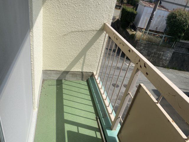 メゾンシェーネのバルコニー|バルコニーからの眺めを楽しみながら食事をしませんか