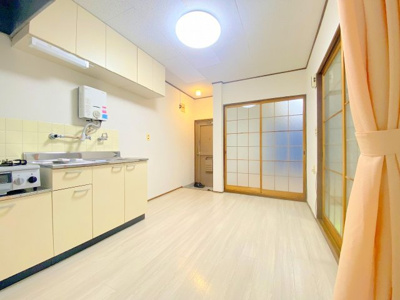 【居間・リビング】 | 寺田ビル | ゆったり過ごせる居間です