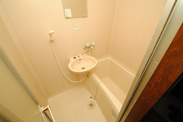 ヴィンテージの浴室|イメージ写真