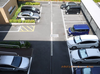 【その他共用部分】 | 敷地内に広々した駐車場があります。