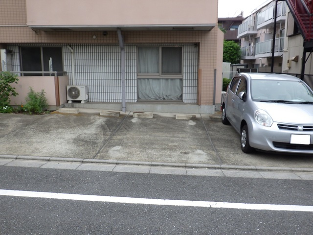 ドエルさやかの駐車場|★敷地内駐車場空き要確認★