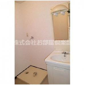 ピースフルおがたの洗面所|明るい洗面所です