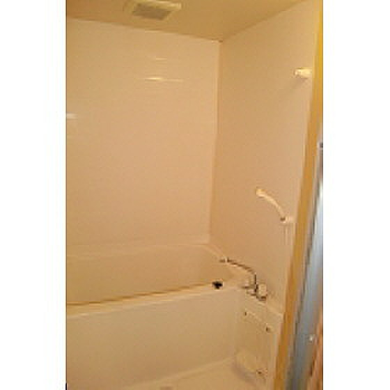 ピースフルおがたの浴室|日々の疲れを癒すお風呂付です