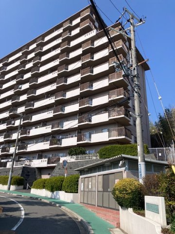 青葉丘マンションの外観