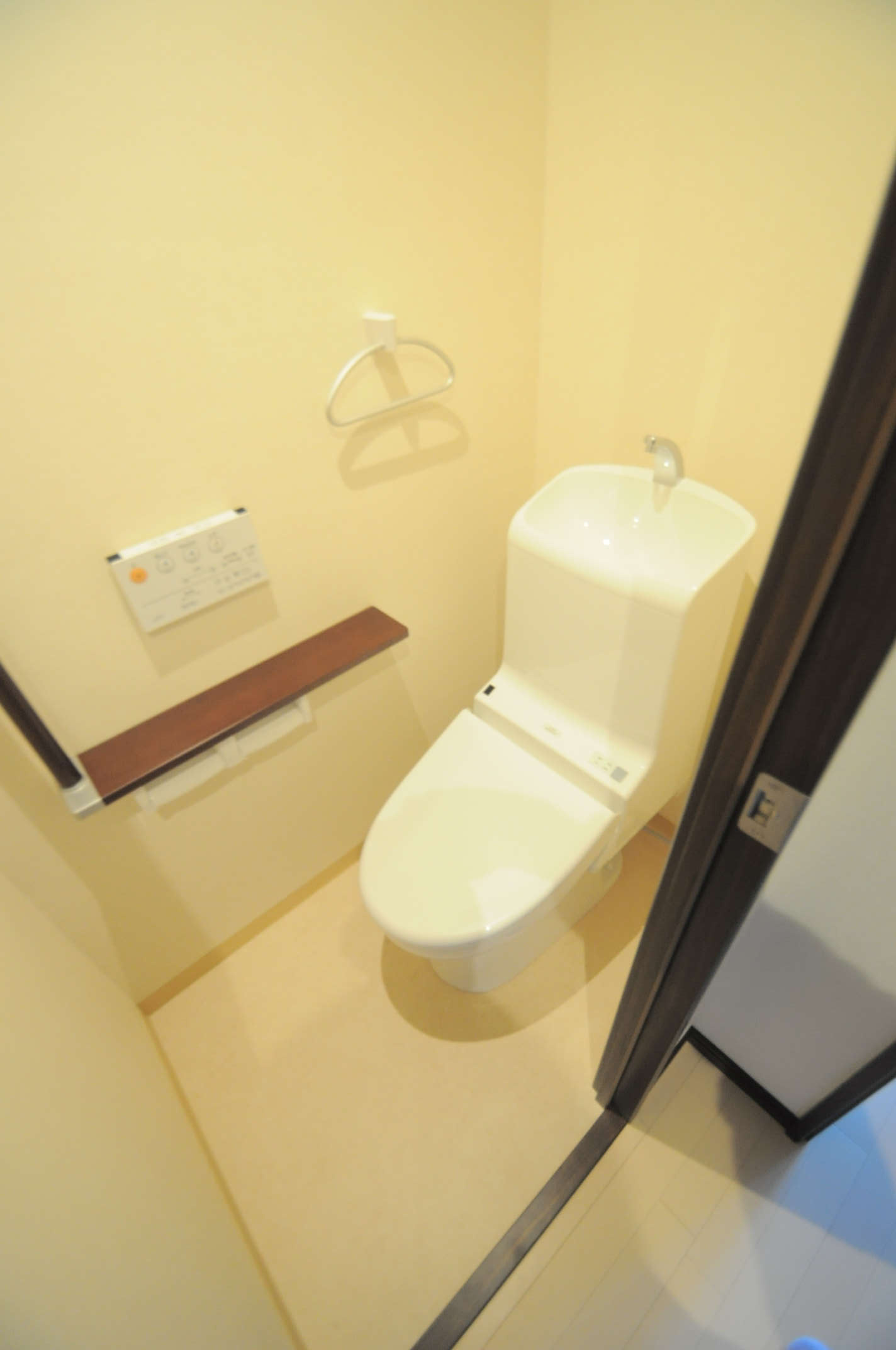 大阪市城東区成育３丁目の賃貸マンションのトイレ