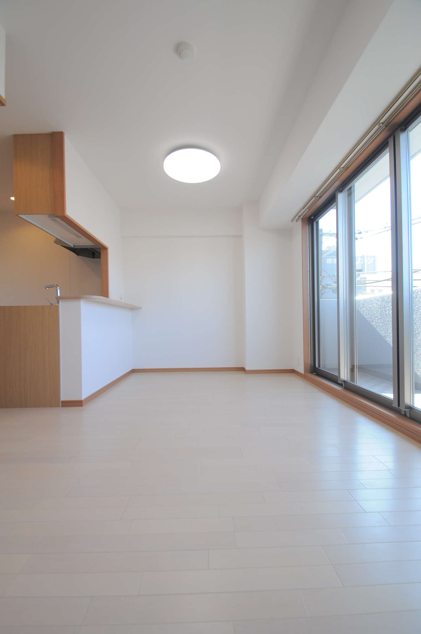 大阪市城東区成育３丁目の賃貸マンションの居間・リビング
