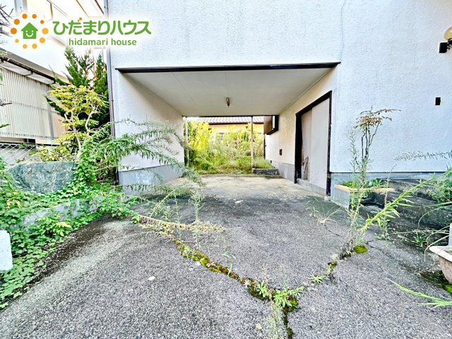 【駐車場】 | 北茨城市中郷町汐見ケ丘　中古戸建て | 広々とした駐車スペースになります。
