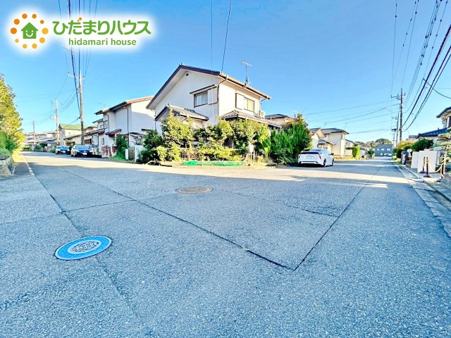 【前面道路含む現地写真】 | 北茨城市中郷町汐見ケ丘　中古戸建て | 前面道路が広いので、駐車が苦手な方にもおすすめです(*^^*)