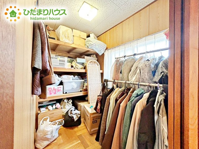 【収納】 | 北茨城市中郷町汐見ケ丘　中古戸建て | 広々とした納戸がありますので、収納力があります。