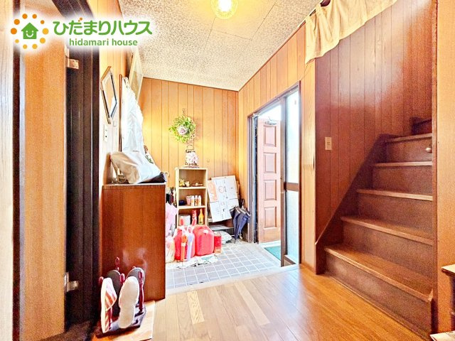 【玄関】 | 北茨城市中郷町汐見ケ丘　中古戸建て | 土間スペースが印象的な玄関です。