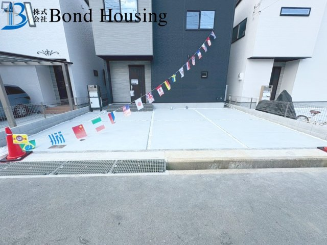 お車並列2台駐車可能・幹太くん標準装備　伊川谷町有瀬　6号棟の駐車場