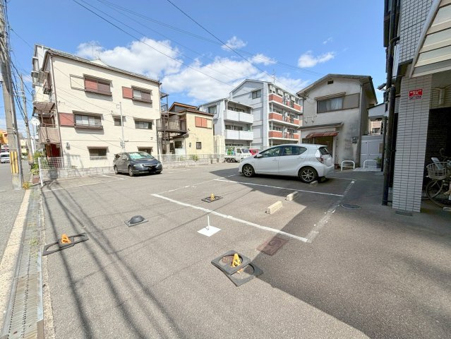 エーデルハイムの駐車場