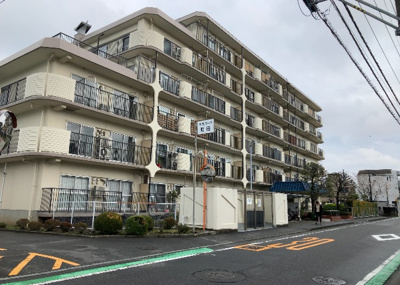 【外観】 | ネオコーポ町田 | 隣家の土地はどうなっているのか、生活利便施設が近くにあるのか、学校まで近いかなど、お客様のライフスタイルにあわせたイメージが重要です。また、近くにあると困る施設が近くにないかも確認するといいでしょう。