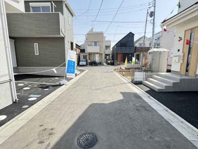 葛飾区西水元５丁目新築戸建【幸田小学校：7分】の前面道路含む現地写真|北側前面道路・幅員約4.5ｍ