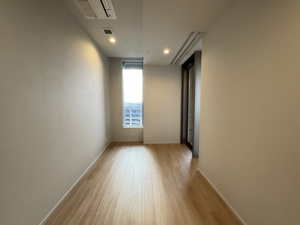 【洋室】 | 2面彩光の洋室6.5帖
2025年3月27日撮影