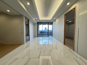 【居間・リビング】 | LDKは23帖以上でタイル張りのラグジュアリーな空間
2025年3月27日撮影