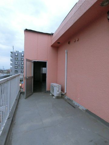 東福原Kテナントのバルコニー