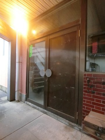 東福原Kテナントのエントランス