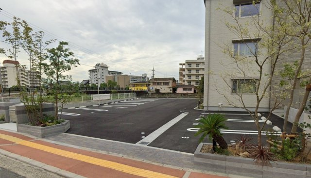 BEREO吹屋町の駐車場