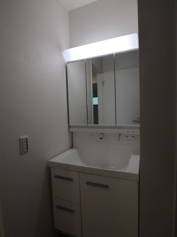 【独立洗面台】 | 《仲介手数料無料》浦和区大東２丁目29-17(1号棟)新築一戸建てケイアイグレース | 撮影日 2025年7月3日 17：15 晴れ