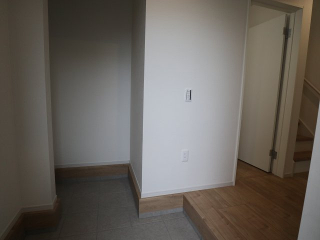 【玄関】 | 《仲介手数料無料》浦和区大東２丁目29-17(1号棟)新築一戸建てケイアイグレース | 撮影日 2025年7月3日 17：15 晴れ