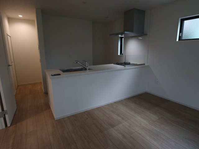 【キッチン】 | 《仲介手数料無料》浦和区大東２丁目29-17(1号棟)新築一戸建てケイアイグレース | 撮影日 2025年7月3日 17：15 晴れ