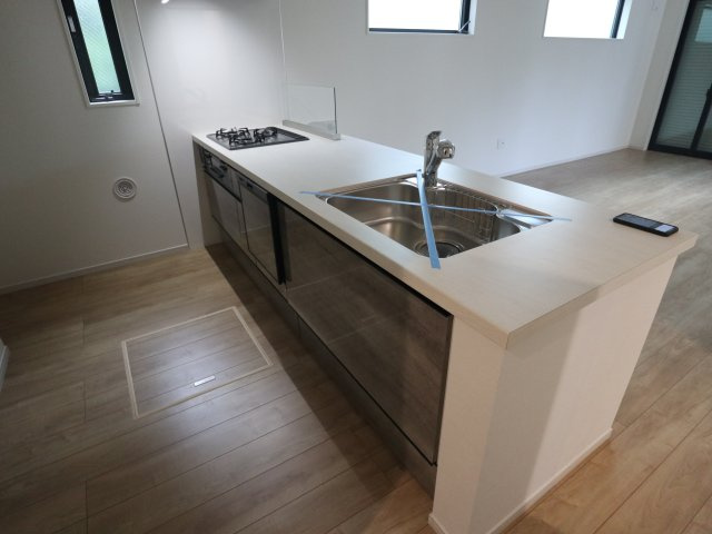 【キッチン】 | 《仲介手数料無料》浦和区大東２丁目29-17(1号棟)新築一戸建てケイアイグレース | 撮影日 2025年7月3日 17：15 晴れ