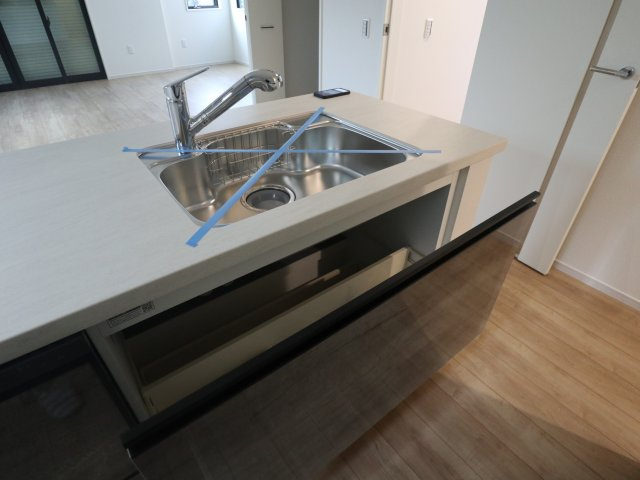 【キッチン】 | 《仲介手数料無料》浦和区大東２丁目29-17(1号棟)新築一戸建てケイアイグレース | 撮影日 2025年7月3日 17：15 晴れ