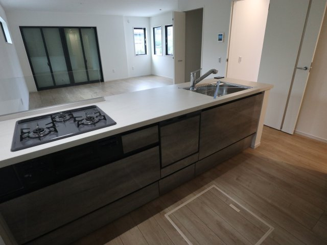 【キッチン】 | 《仲介手数料無料》浦和区大東２丁目29-17(1号棟)新築一戸建てケイアイグレース | 撮影日 2025年7月3日 17：15 晴れ