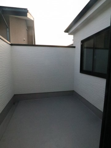 【バルコニー】 | 《仲介手数料無料》浦和区大東２丁目29-17(1号棟)新築一戸建てケイアイグレース | 撮影日 2025年7月3日 17：15 晴れ