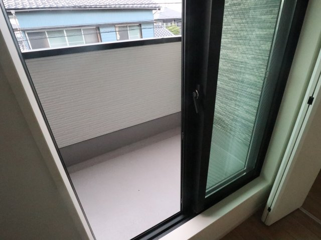 【バルコニー】 | 《仲介手数料無料》浦和区大東２丁目29-17(1号棟)新築一戸建てケイアイグレース | 撮影日 2025年7月3日 17：15 晴れ