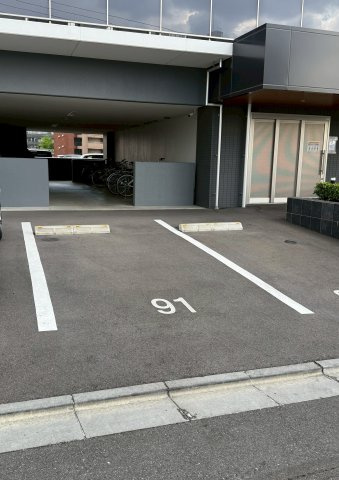 アルファステイツ一条の駐車場