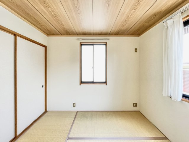 魚崎北町六丁目　戸建の和室|２階の居室は和室になっております。令和２年に畳を含んだ内装リフォームがされております。