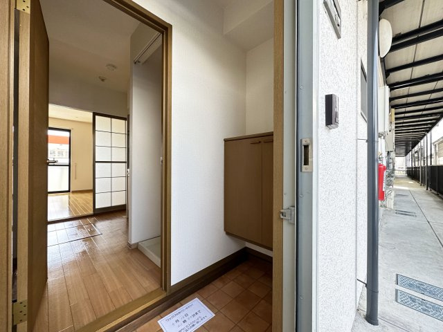 kanada A棟の玄関