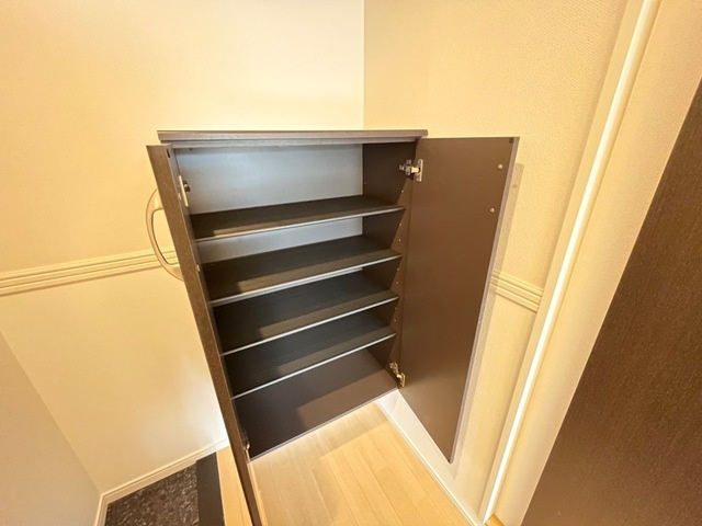 フェニックス スウィートの玄関|下駄箱