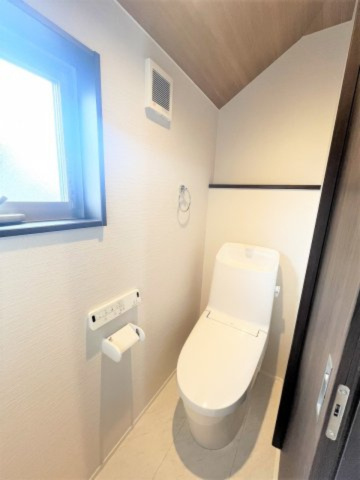 【トイレ】 | 【仲介手数料１００万円ＯＦＦ！】■富士山も見える豪快な眺望■ＬＤＫ２２帖 | ■最大ポイントは「諸費用が１００万円ＯＦＦ」です！！
■豪快な眺望が魅力です。
■おしゃれなデザインハウス
■内覧可能