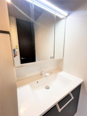 【独立洗面台】 | 【仲介手数料２９０万円が無料！】■富士山も見える豪快な眺望■ＬＤＫ２２帖 | 「諸費用が２９０万円ＯＦＦ」です！！
■ＬＤＫから豪快な景色を望みます。
■ＬＤＫ２２．６帖
■車庫は幅３ｍ、長さ７ｍあります。
■高断熱住宅
■省エネ性能ラベル
■内覧可