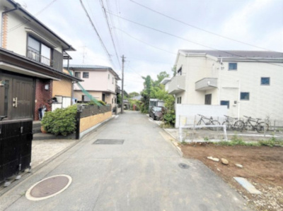 【前面道路含む現地写真】 | 【仲介手数料２９０万円が無料！】■富士山も見える豪快な眺望■ＬＤＫ２２帖 | 「諸費用が２９０万円ＯＦＦ」です！！
■ＬＤＫから豪快な景色を望みます。
■ＬＤＫ２２．６帖
■車庫は幅３ｍ、長さ７ｍあります。
■高断熱住宅
■省エネ性能ラベル
■内覧可