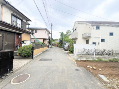 【前面道路含む現地写真】 | 【仲介手数料１００万円ＯＦＦ！】■富士山も見える豪快な眺望■ＬＤＫ２２帖 | ■高台の閑静な住宅街です。
■最大ポイントは「諸費用が１００万円ＯＦＦ」です！！
■豪快な眺望が魅力です。
■おしゃれなデザインハウス
■内覧可能