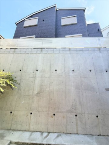 【外観】 | 【仲介手数料１００万円ＯＦＦ！】■富士山も見える豪快な眺望■ＬＤＫ２２帖 | ■南西側から見上げると迫力満点です
■豪快な眺望が魅力です。
■最大ポイントは「物件概要」の「諸費用」欄をご覧下さい！！
■キャンペーンは「物件概要」の「諸費用」欄を必ずご確認下さい！！
■内覧可能